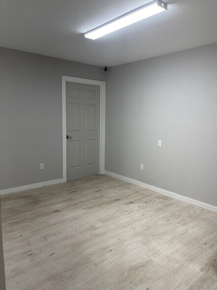 More Photos Of 1030 SE 12th Ct, Cape Coral Warehouse For Sale