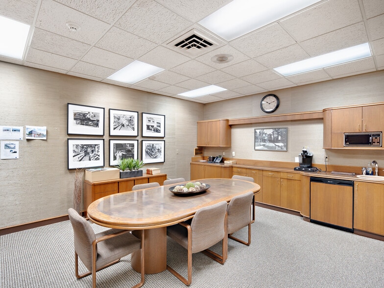 Primary Photo Of 2927–2933 E Burnside, Portland Medical For Lease