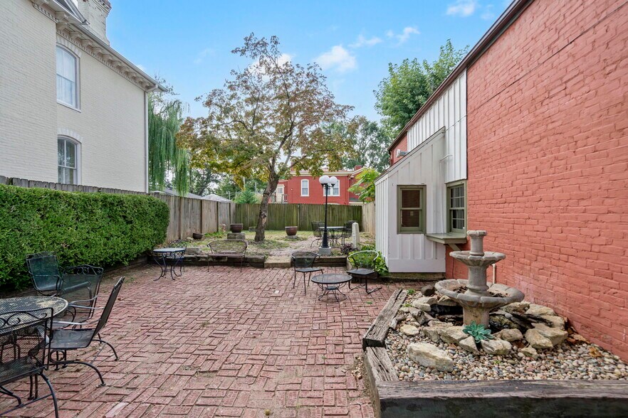 More Photos Of 901 Franklin Ave, Lexington General Retail For Sale
