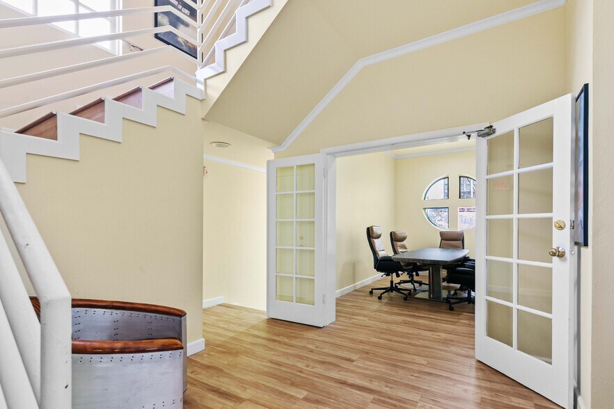 More Photos Of 11112 Ventura Blvd, Studio City Office For Sale