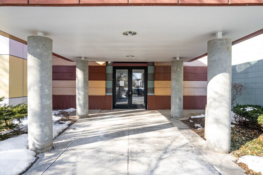 More Photos Of 2800 Royal Ave, Madison Office For Lease