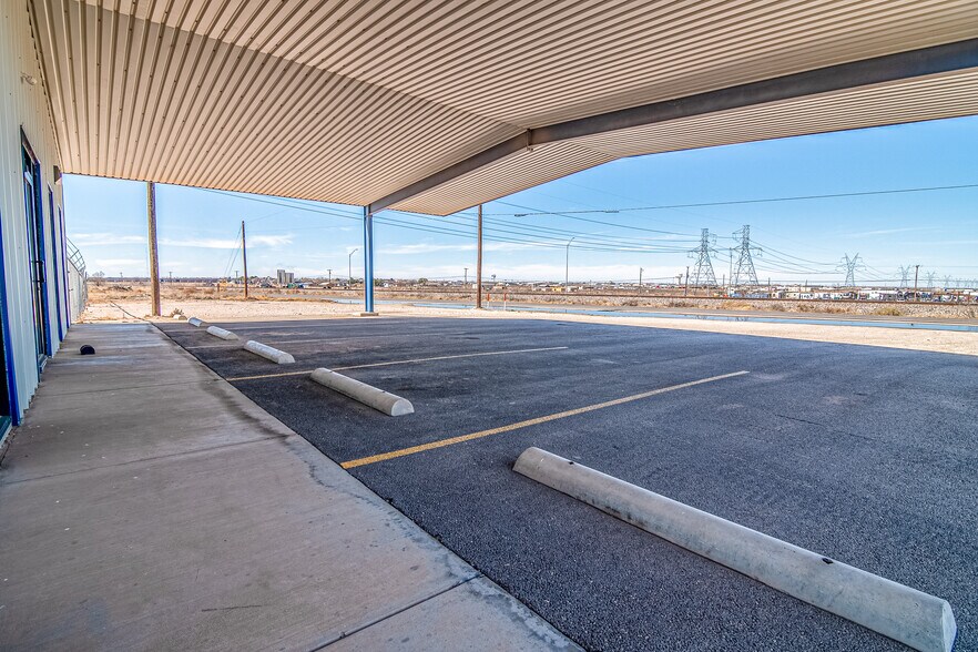 More Photos Of 10691 W Murphy St, Odessa Industrial For Lease