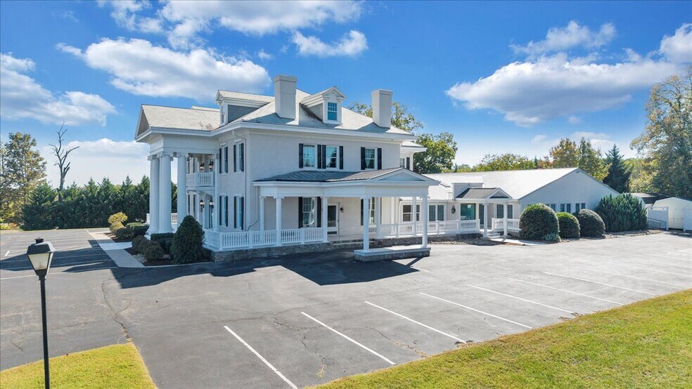 More Photos Of 812 E Main St, Bedford Lodge Meeting Hall For Sale