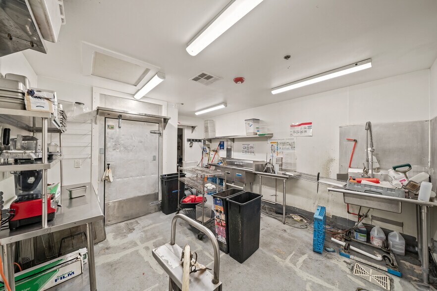 More Photos Of 3107-3111 Gillham Rd, Kansas City Storefront Retail Office For Sale