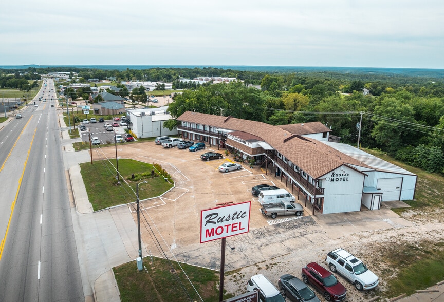 More Photos Of 812 S Bishop Ave, Rolla Hotel For Sale