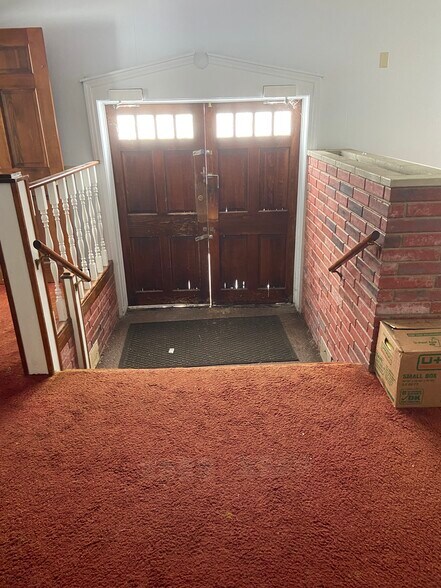 More Photos Of 332 State St, Ripon Specialty For Sale