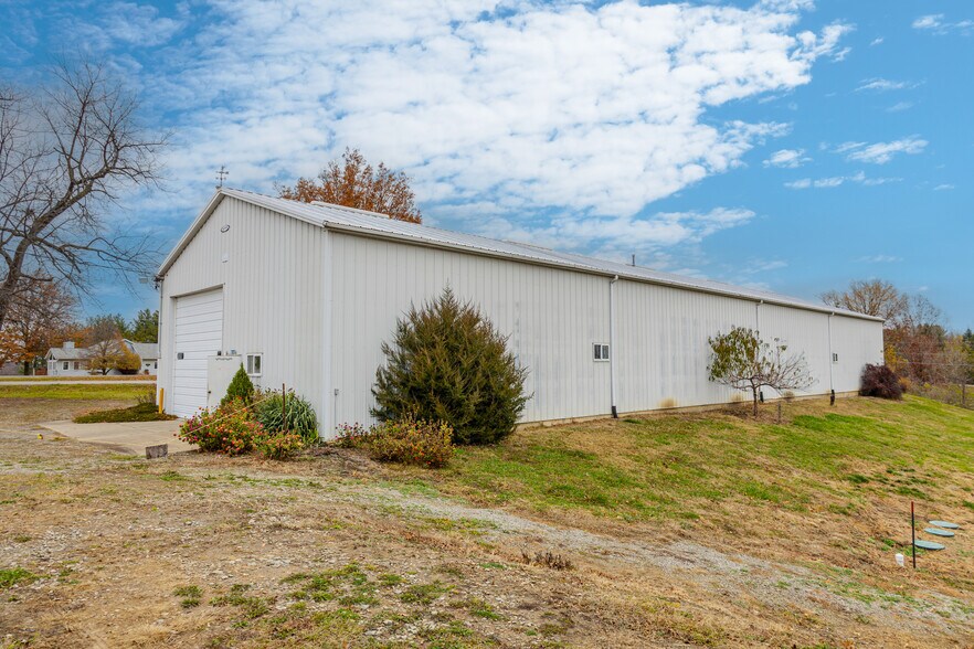 More Photos Of 2090 Idaho Dr, Pella Manufacturing For Sale