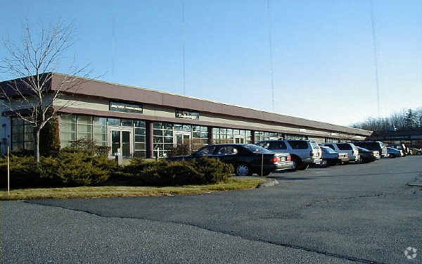 More Photos Of 200 Butterfield Dr, Ashland Warehouse For Lease