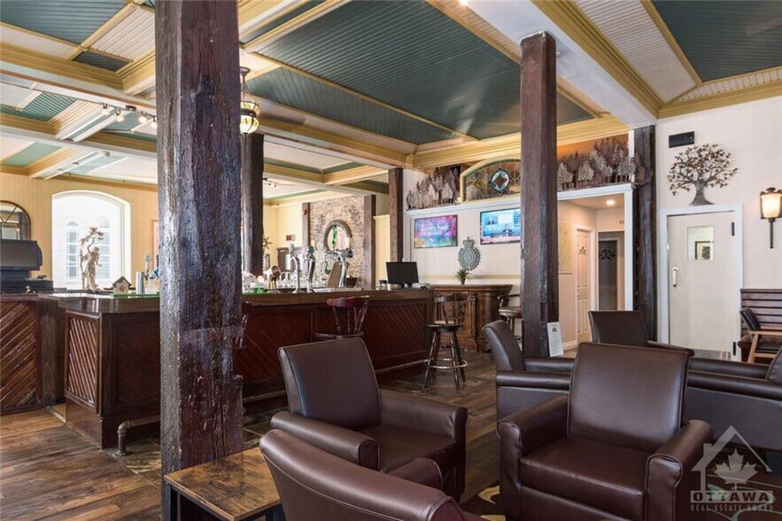 More Photos Of 111 St Lawrence St, Merrickville Hotel For Sale