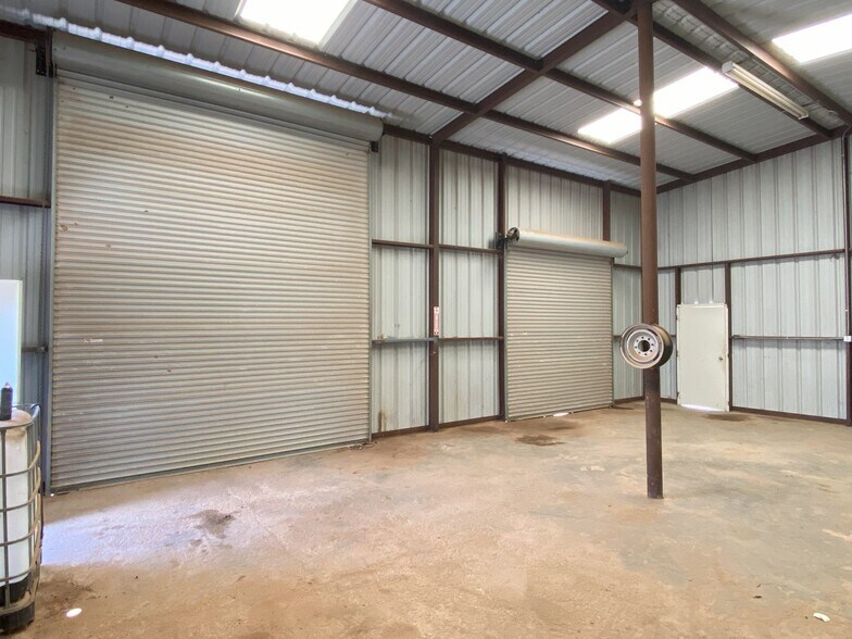 More Photos Of 2306 E Broadway St, Sweetwater Truck Terminal For Lease