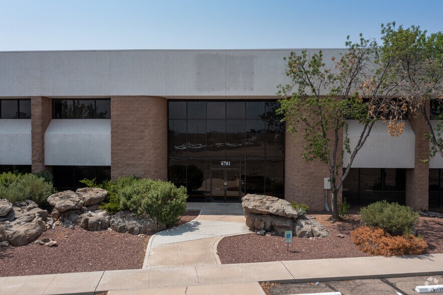 More Photos Of 6701 S Midvale Park Rd, Tucson Distribution For Sale