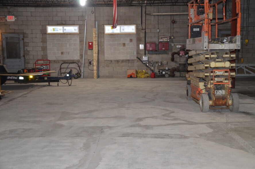 More Photos Of 726 S Broadway, Aurora Warehouse For Sale