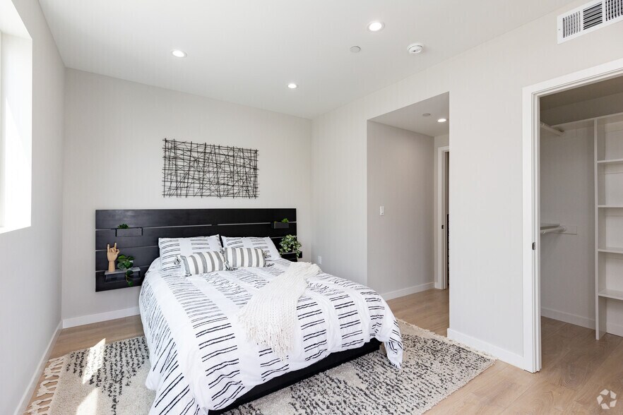 More Photos Of 2234 Crenshaw Blvd, Los Angeles Apartments For Sale