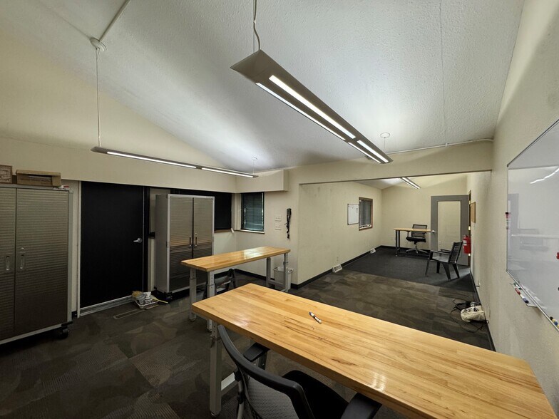 More Photos Of W229N2573 Duplainville Rd, Waukesha Storefront Retail Office For Lease