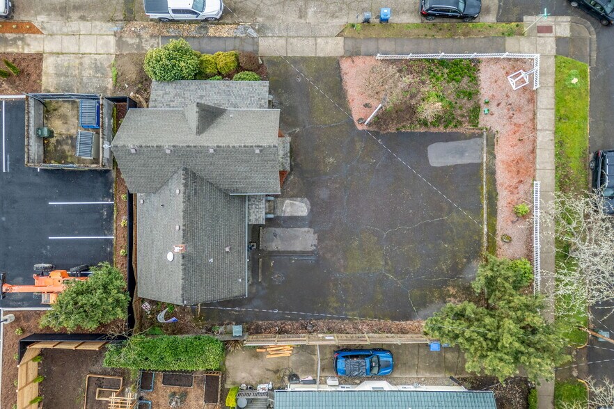 More Photos Of 830 Saginaw St S, Salem Medical For Sale