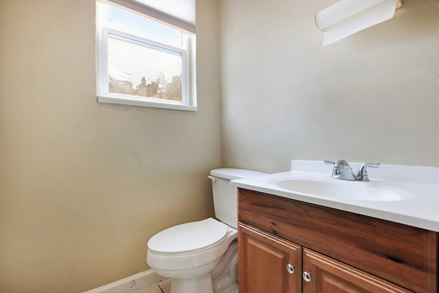More Photos Of 710 1st Ave SW, Largo Office For Lease