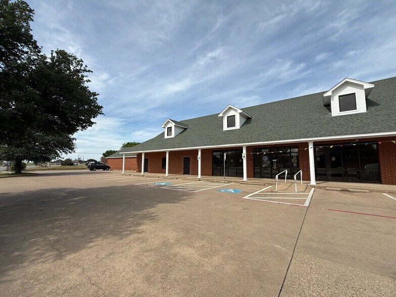 More Photos Of 604 N Nolan River Rd, Cleburne Freestanding For Sale