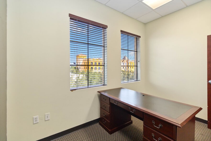 More Photos Of 7065 Westpointe Blvd, Orlando Medical For Sale