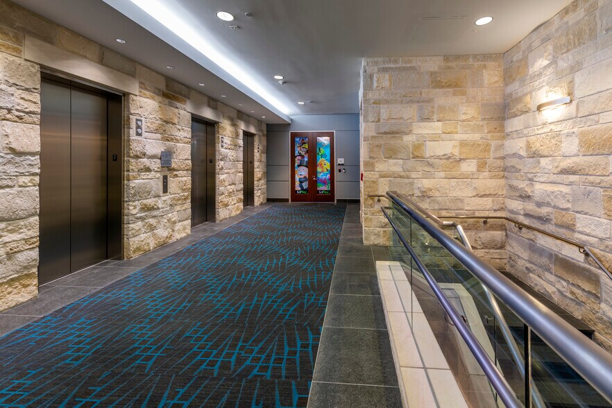 More Photos Of 12515 Research Blvd, Austin Unknown For Lease