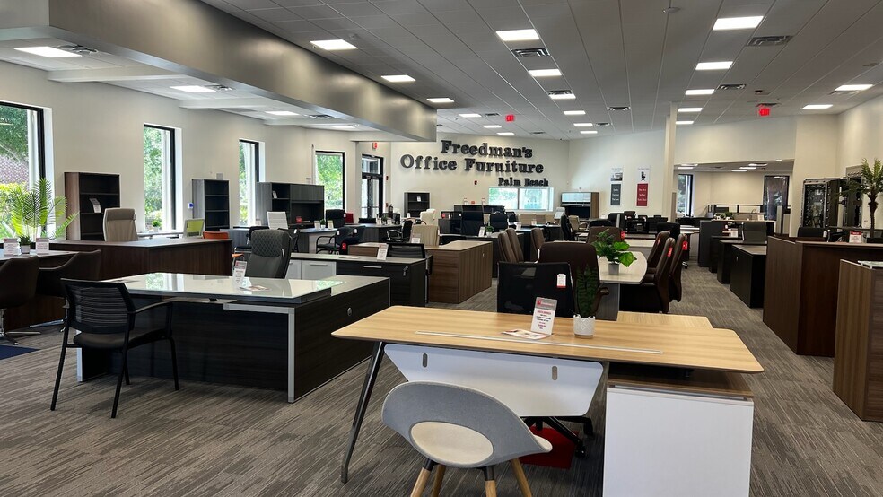 More Photos Of 2055 Palm Beach Lakes Blvd, West Palm Beach Storefront For Lease