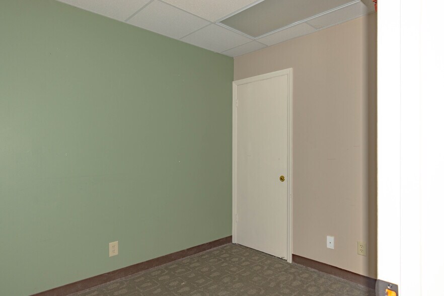 More Photos Of 1401 Applewood Dr, Dalton Medical For Lease