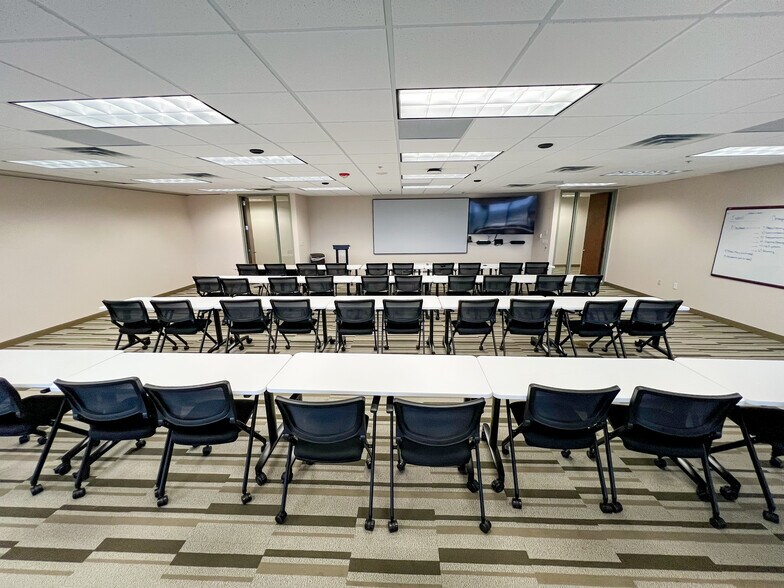 More Photos Of 500 W Illinois Ave, Midland Office For Lease