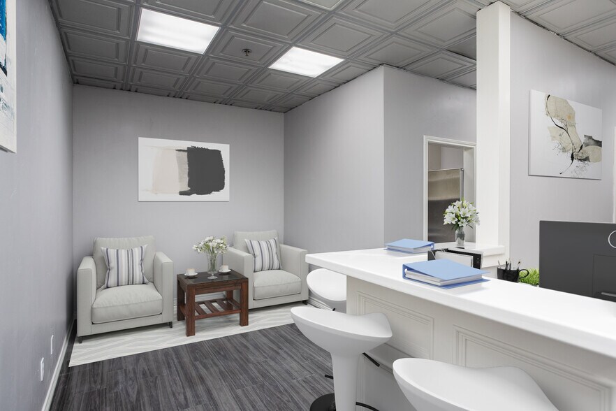 More Photos Of 222 S Sidney Baker St, Kerrville Office For Sale