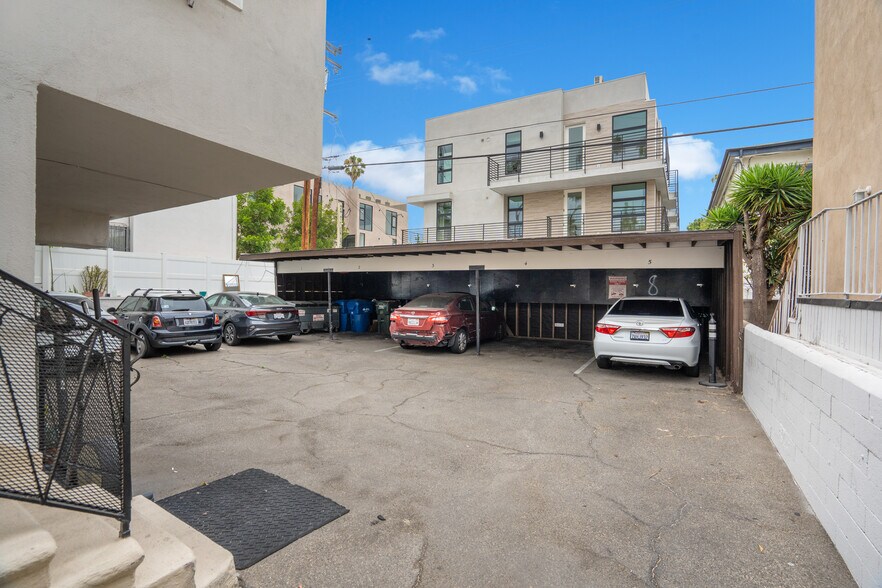 More Photos Of 1010 N Orange Grove Ave, West Hollywood Apartments For Sale
