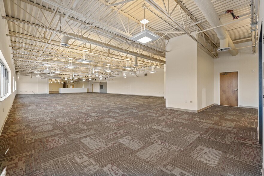 More Photos Of 1820 Midpark Rd, Knoxville Light Distribution For Lease