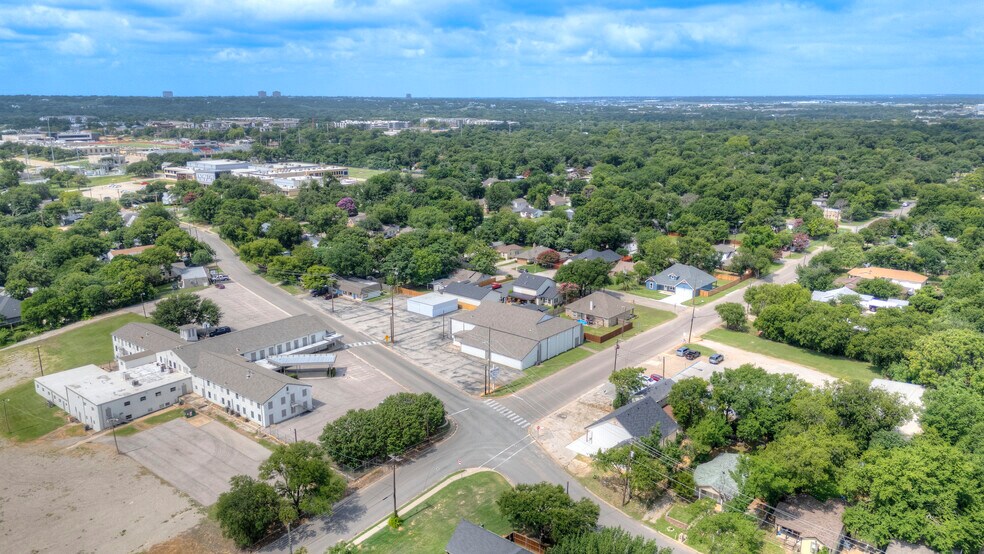 More Photos Of 4700 Barbara Rd, River Oaks Office For Sale