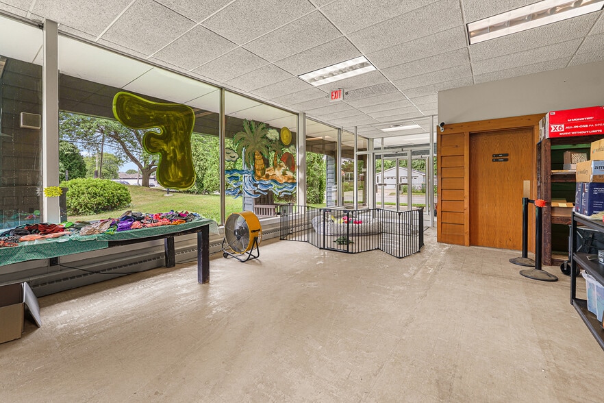 More Photos Of 254 Winnebago Dr, Fond Du Lac Office For Sale