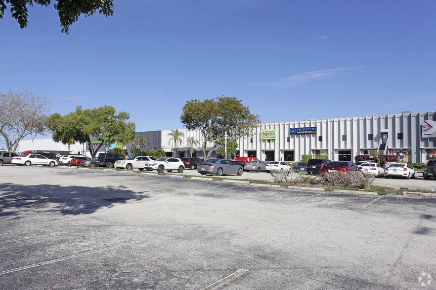 More Photos Of 5300 N Powerline Rd, Fort Lauderdale Warehouse For Lease