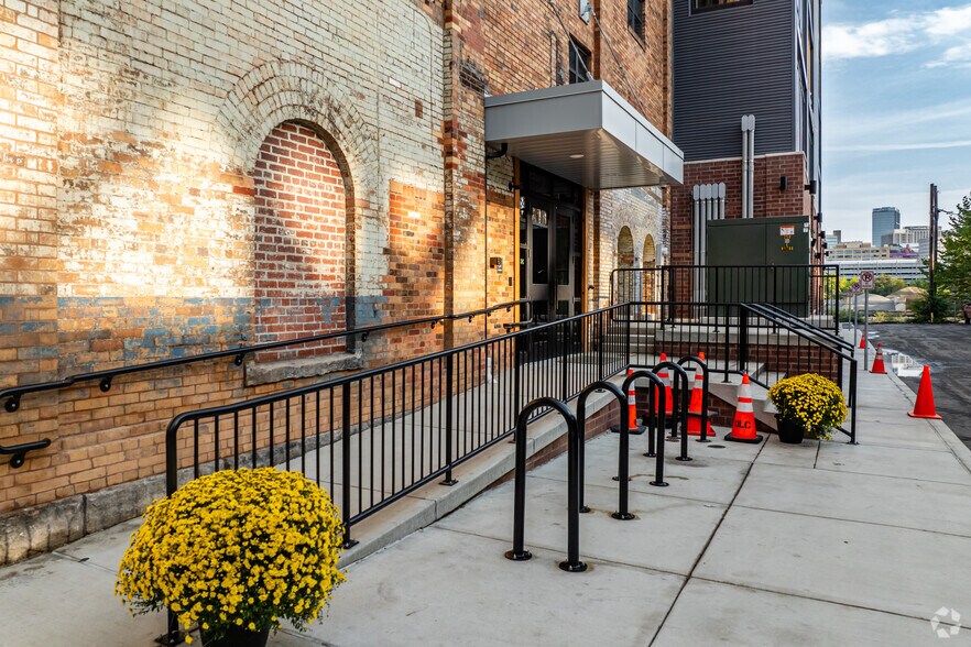 More Photos Of 59 S 2nd St, Pittsburgh Storefront For Lease