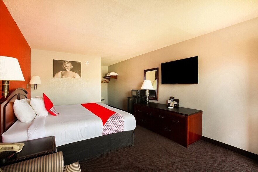 More Photos Of 4012 N State Line Ave, Texarkana Hotel For Sale