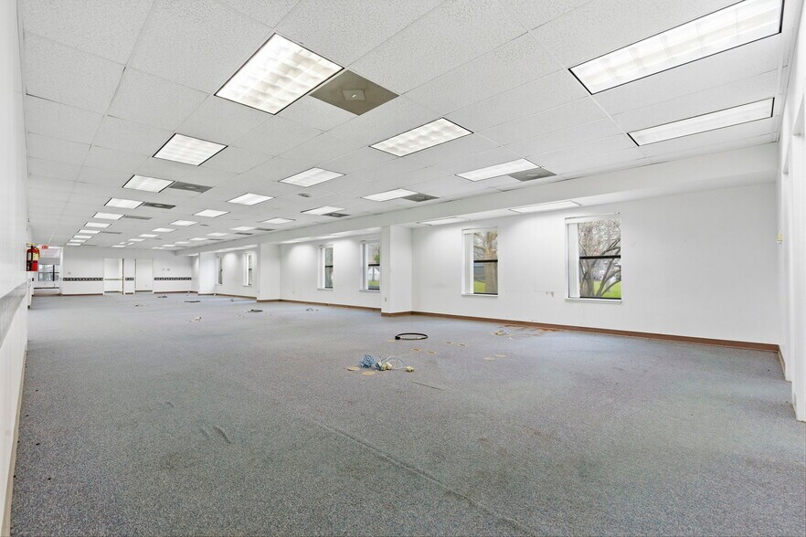 More Photos Of 718 N Martin St, East Prairie Office For Sale