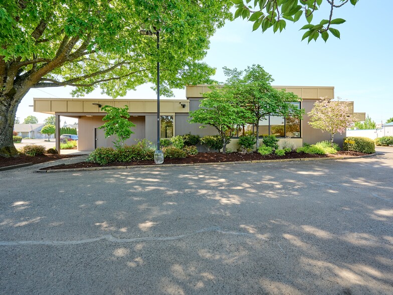 Primary Photo Of 200 Center Ave, Molalla Bank For Sale