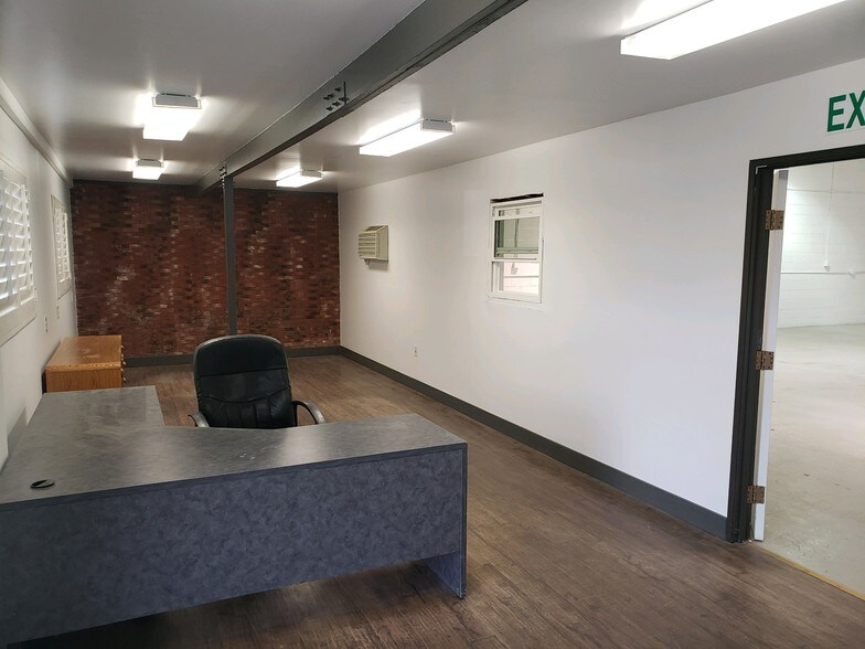 More Photos Of 3878-3898 S Jason St, Englewood Warehouse For Sale