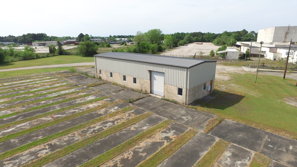 More Photos Of 901 N Douglas St, Florence Manufacturing For Sale