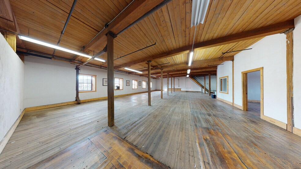 More Photos Of 119 R Foster St, Peabody Warehouse For Lease