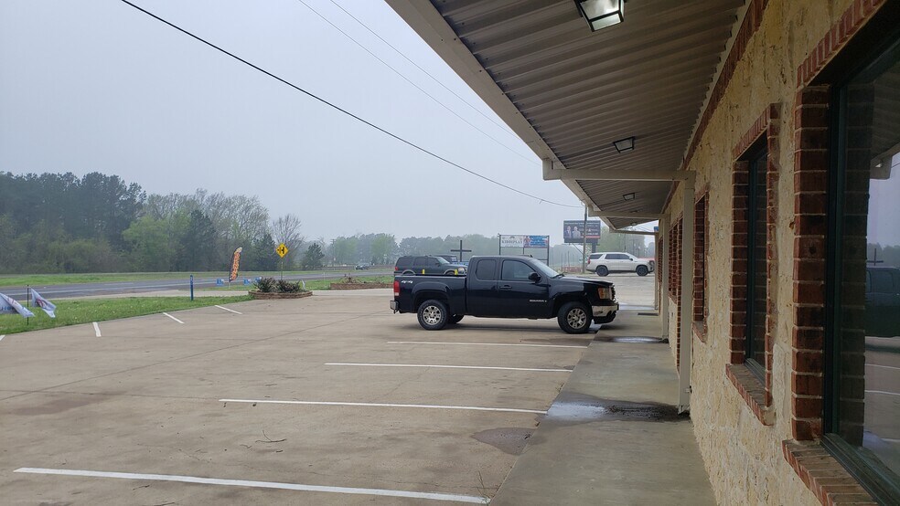 More Photos Of 6725 E US Highway 80, Longview Storefront Retail Office For Lease