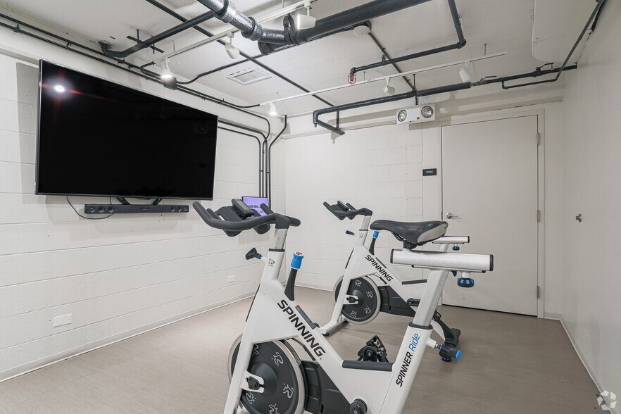 More Photos Of 2623-2627 N Clark St, Chicago Apartments For Sale