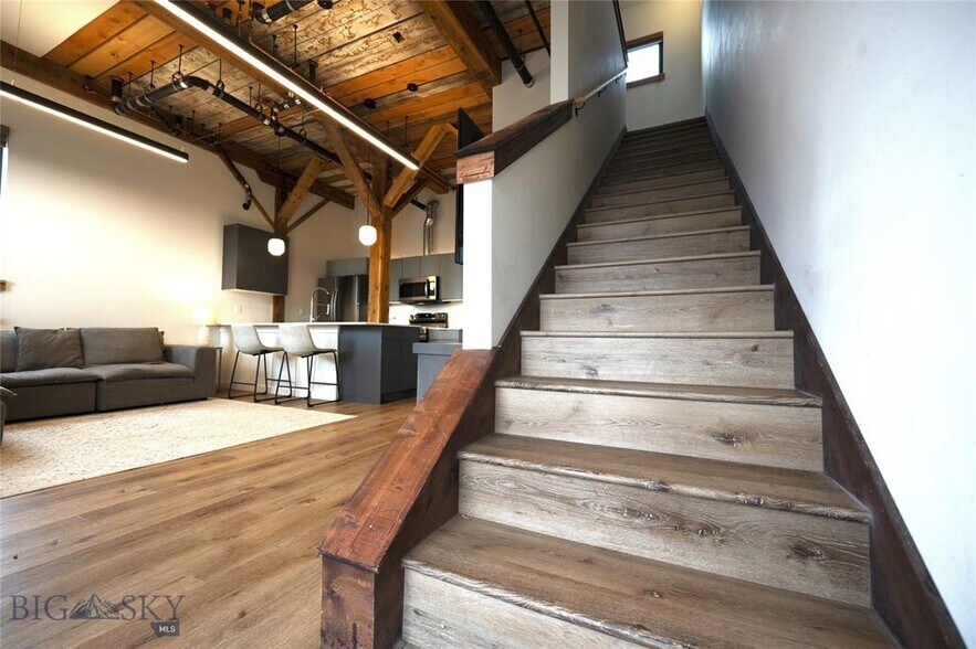 More Photos Of 924 E Park St, Livingston Apartments For Sale