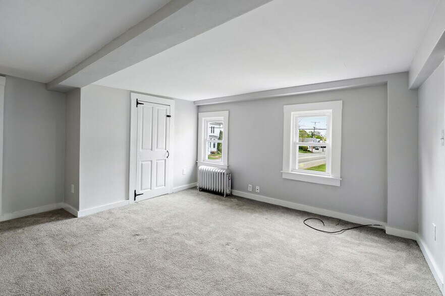 More Photos Of 3 Portsmouth Ave, Exeter General Retail For Sale