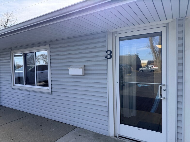 More Photos Of 1755 Sherwin Ct, Waterford Office Residential For Lease