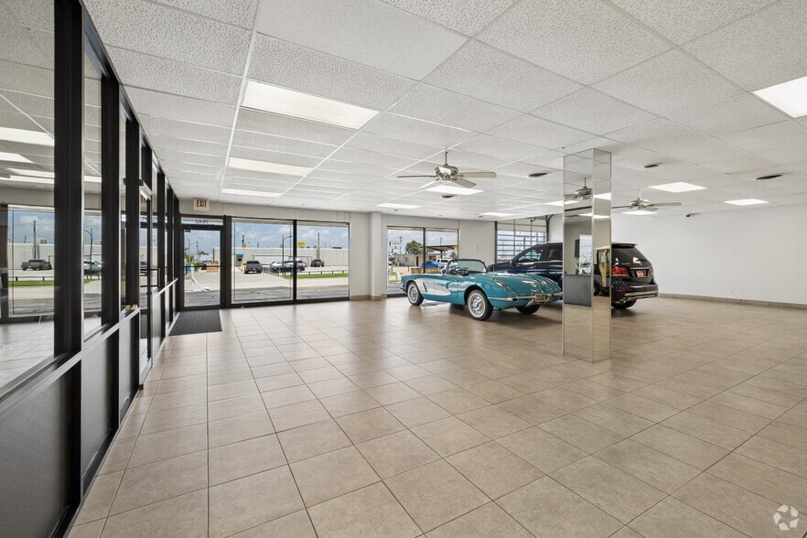 More Photos Of 7682 E 46th Pl, Tulsa Auto Dealership For Lease