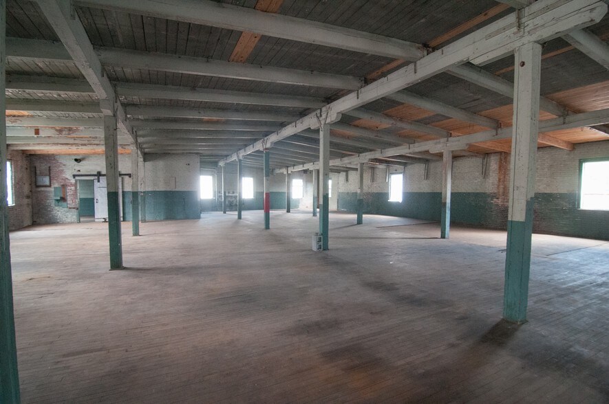 More Photos Of 315 Albemarle Ave SE, Roanoke Industrial For Lease