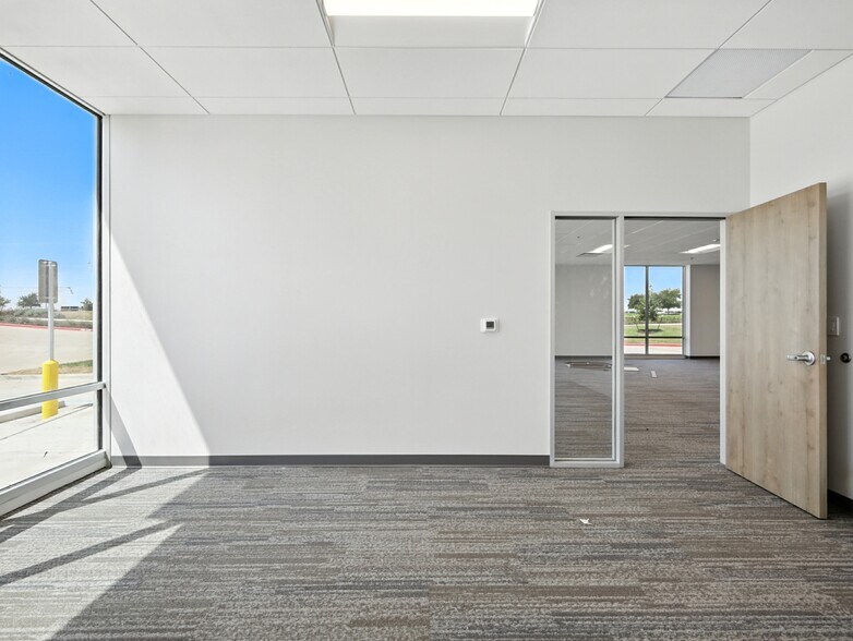 More Photos Of 500 Gerault Rd, Flower Mound Warehouse For Sale