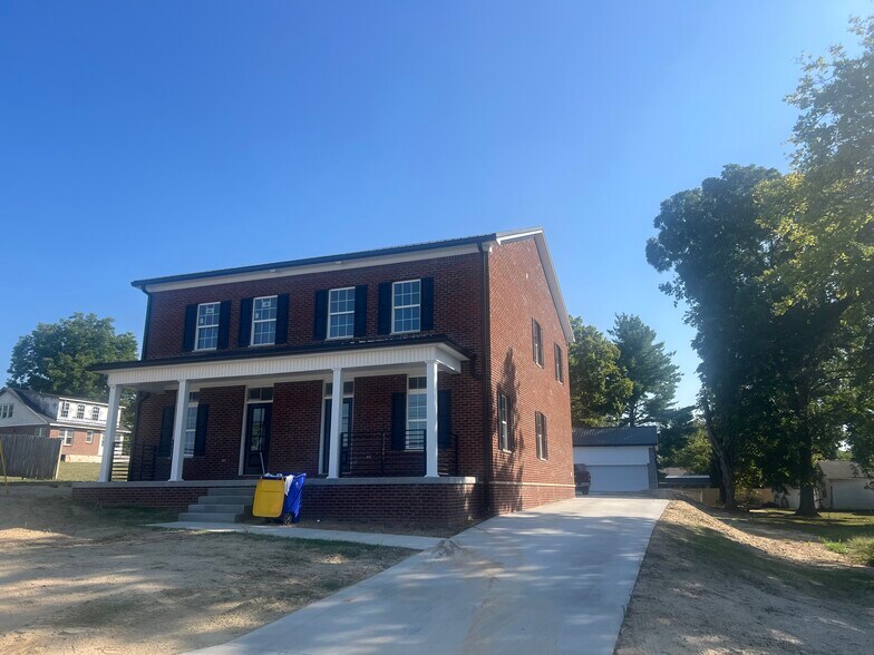 More Photos Of 205 Walker St, Franklin Multifamily For Lease