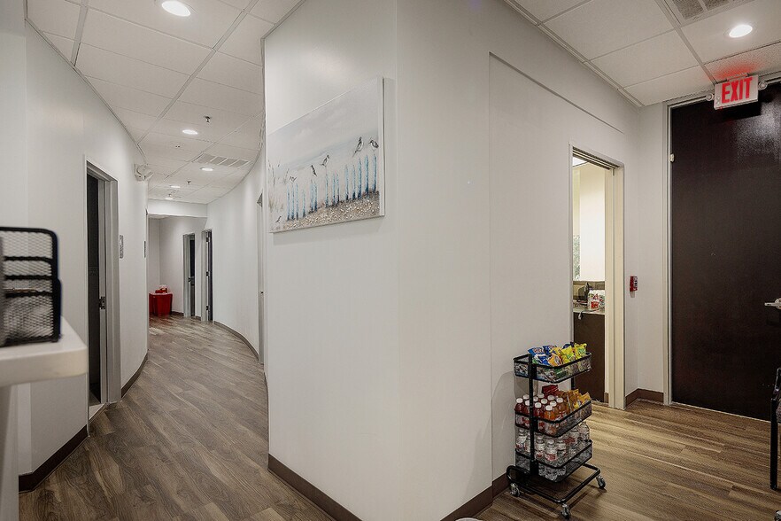 More Photos Of 114 Vision Park Blvd, Shenandoah Office For Sale