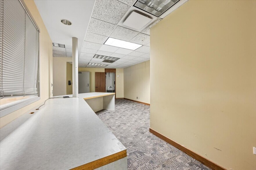 More Photos Of 7525 W Madison St, Forest Park Storefront Retail Office For Lease